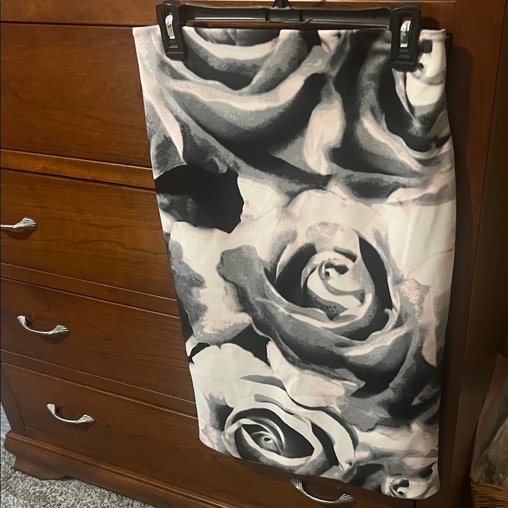 Worthington Black and light Pink Rose Pencil Skirt